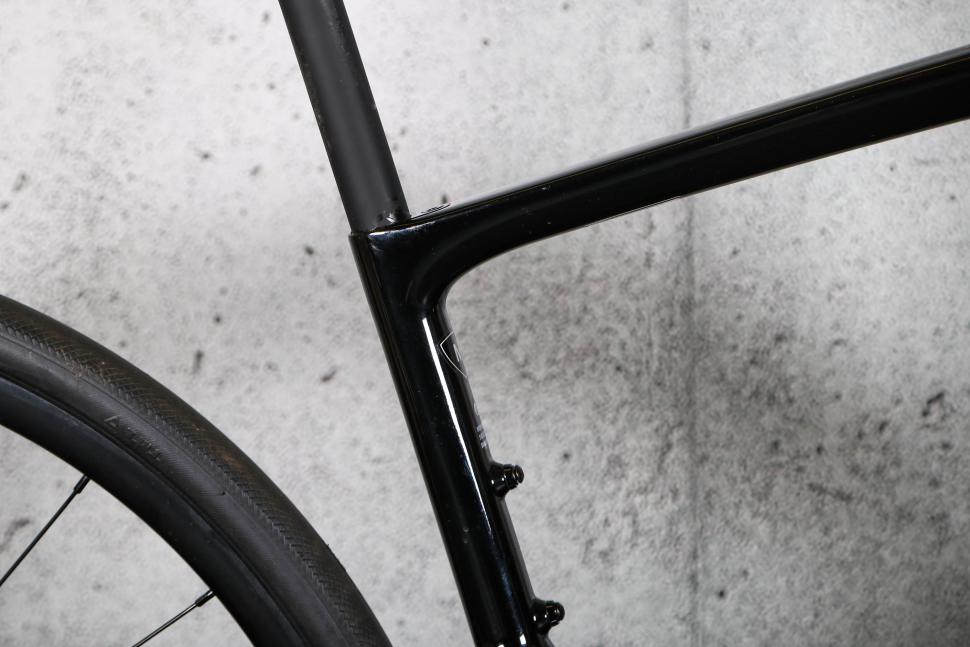 2023 Specialized Sirrus 6.0 - seat post.jpg