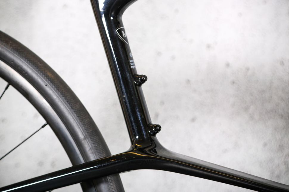 2023 Specialized Sirrus 6.0 - seat tube bosses.jpg