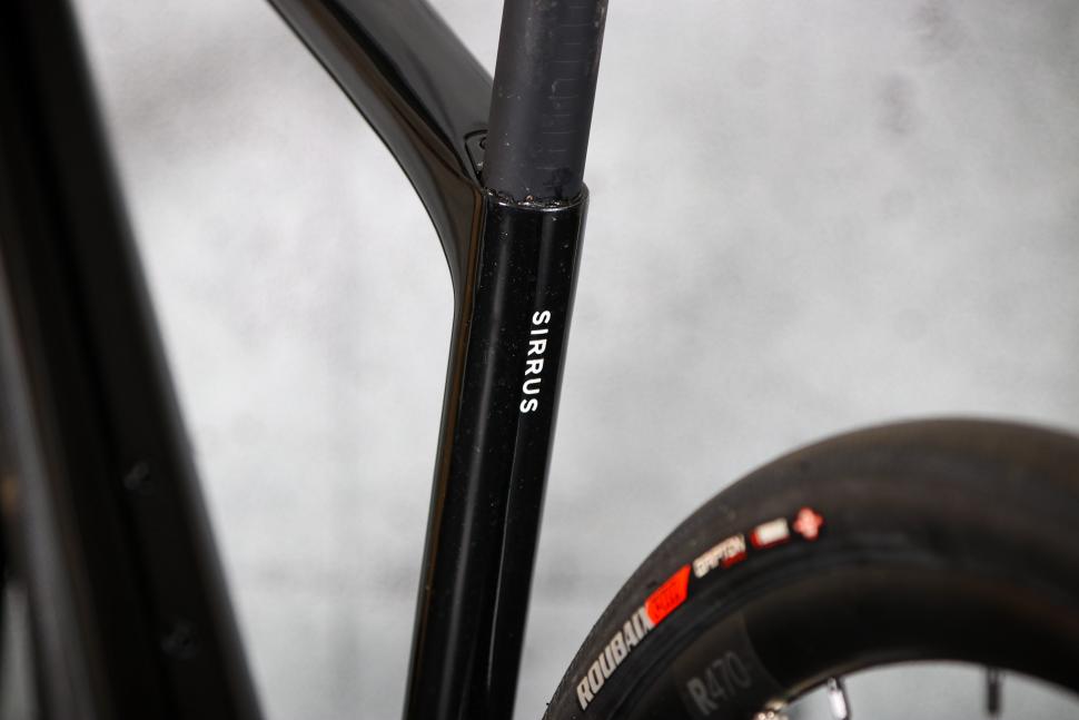 2023 Specialized Sirrus 6.0 - seat tube detail.jpg