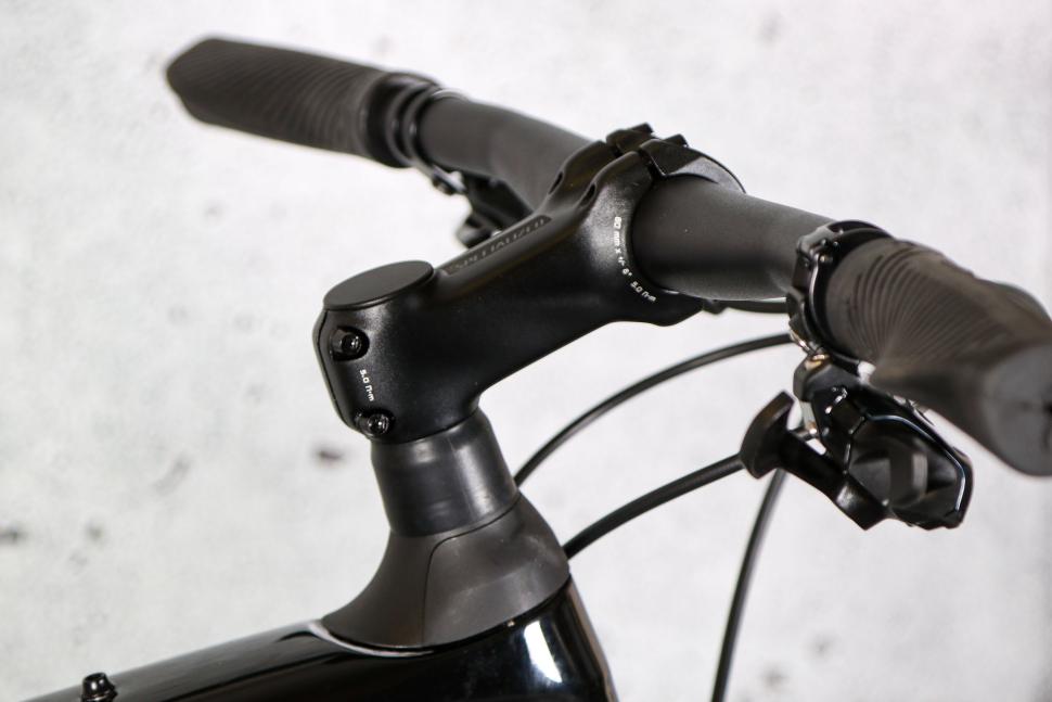 2023 Specialized Sirrus 6.0 - stem.jpg