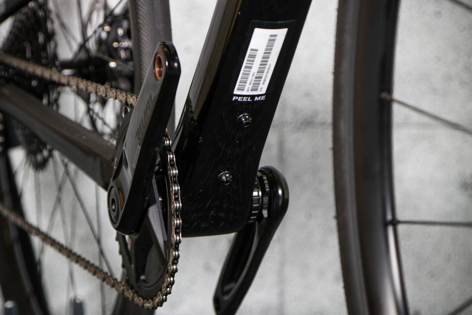 2023 Specialized Sirrus 6.0 - under side bosses.jpg
