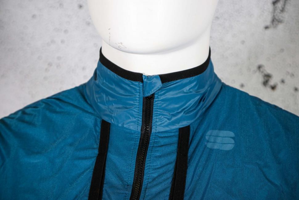 2023 Sportful Giara Layer Vest - collar.jpg