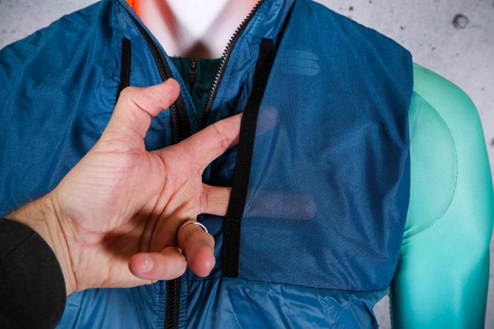 2023 Sportful Giara Layer Vest - mesh pocket.jpg