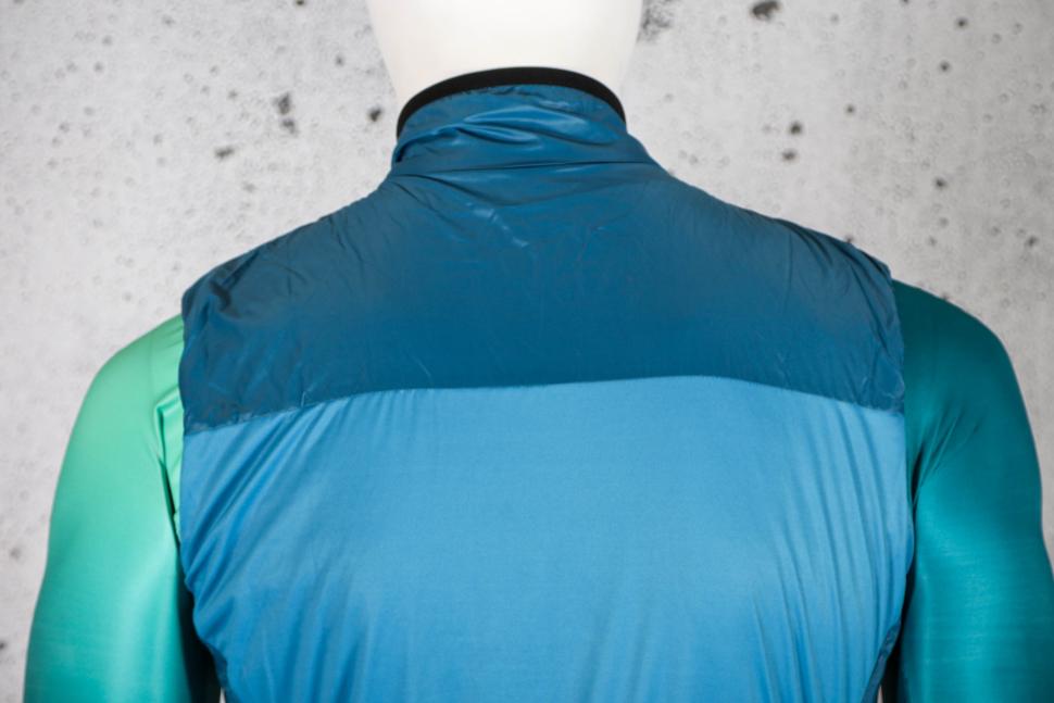 2023 Sportful Giara Layer Vest - shoulders.jpg