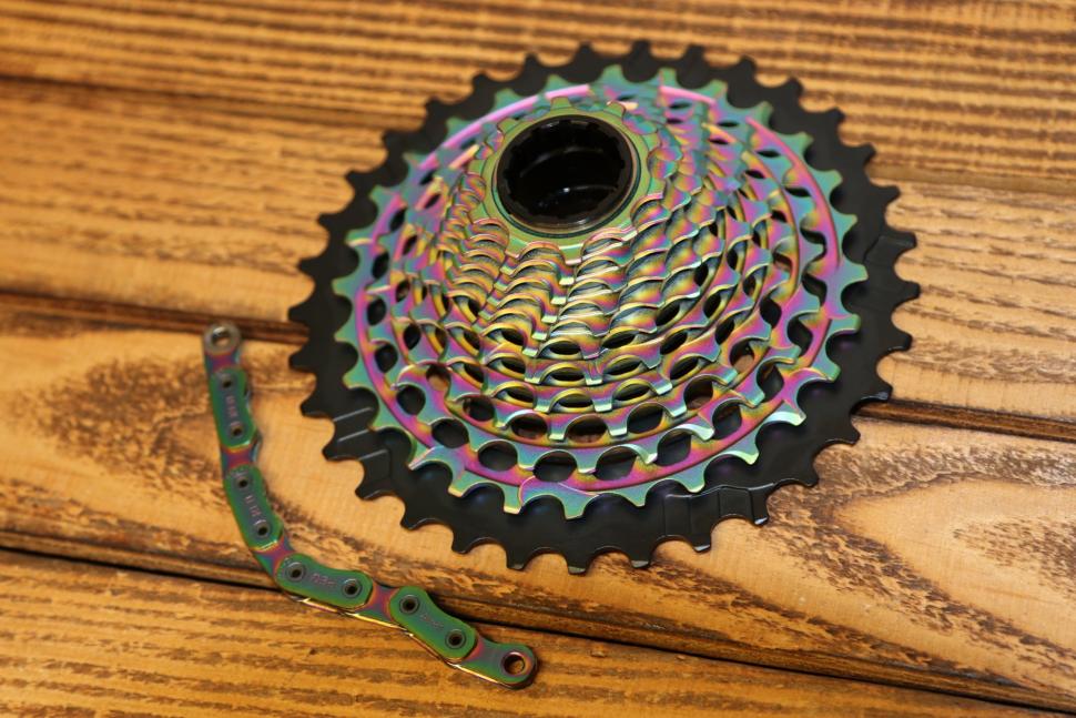 2023 SRAM Force AXS Cassette-Chain Rainbow - 1.jpg