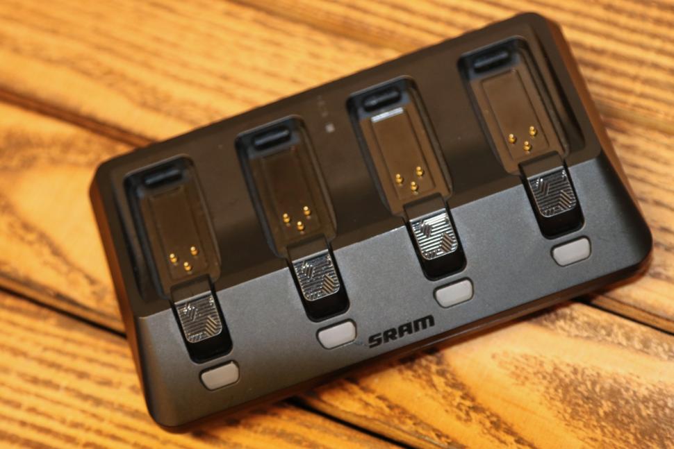 2023 SRAM Force AXS charger - 1.jpg