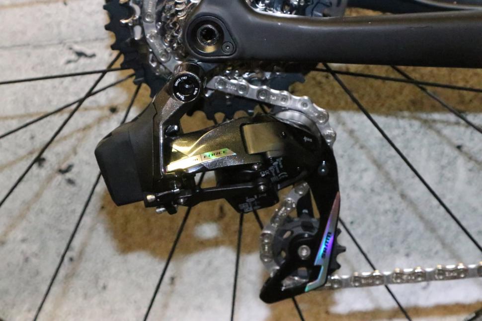 2023 SRAM Force AXS rear derailleur - 1 (1).jpg