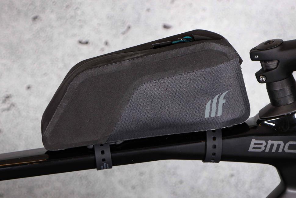 2023-tailfin-top-tube-bag-11-litre-side.jpg