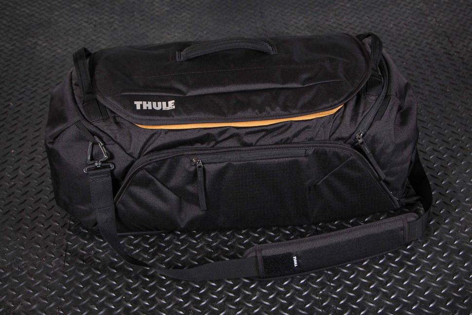2023 Thule RoundTrip bike duffel black - 1.jpg