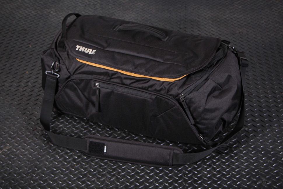 2023 Thule RoundTrip bike duffel black - 2.jpg