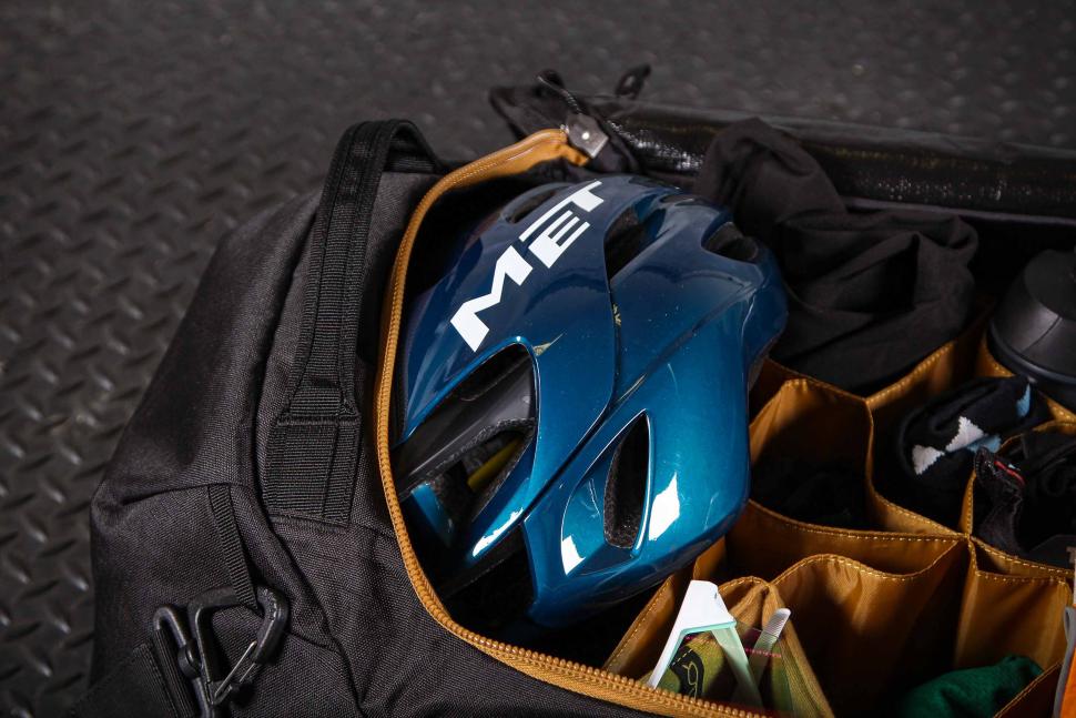 2023 Thule RoundTrip bike duffel black - helmet compartment 2.jpg