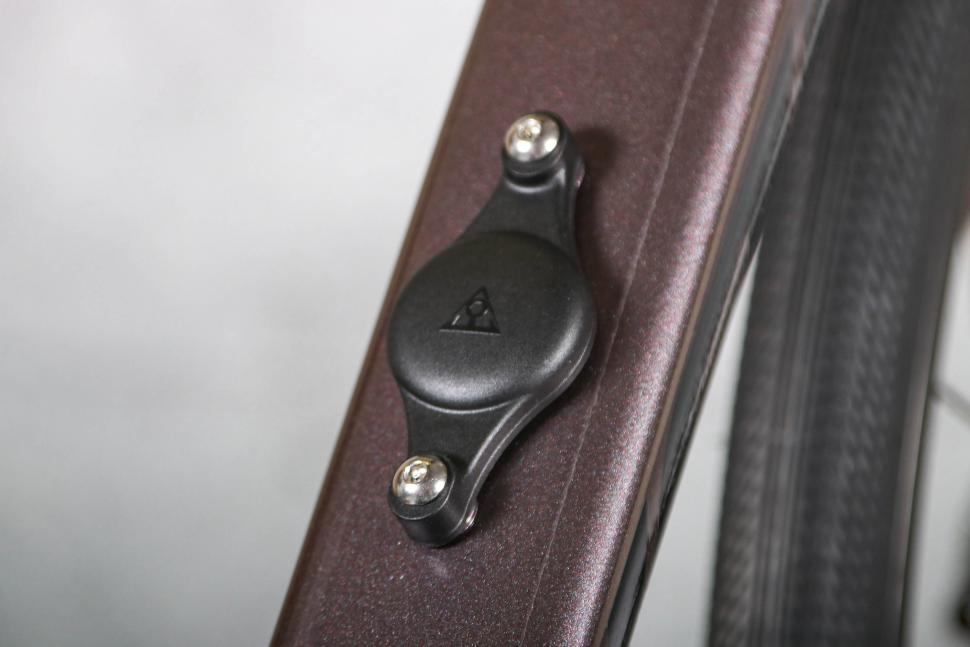 2023 Topeak Cage Mount For Airtag - 1.jpg