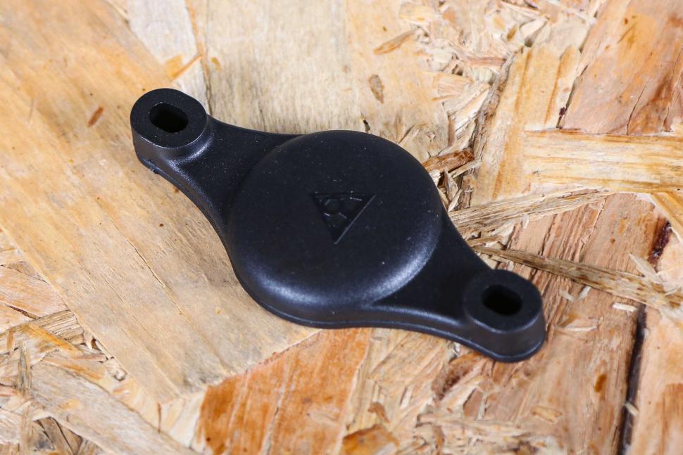 2023 Topeak Cage Mount For Airtag - off bike.jpg