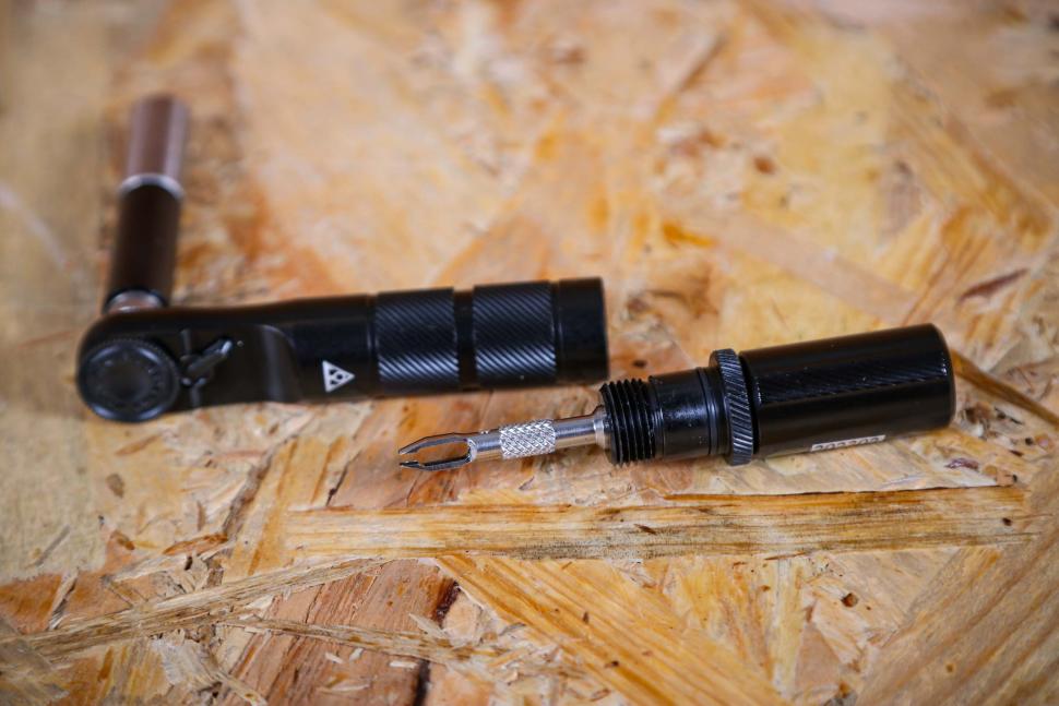 2023 Topeak Ratchet N Roll Elite - plug tool.jpg