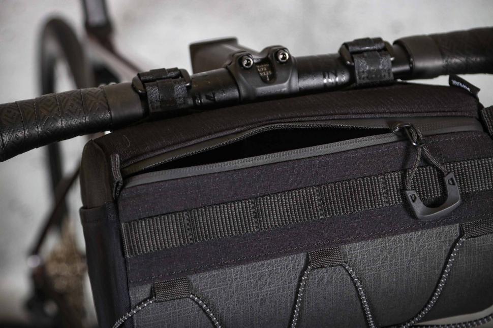 2023 Topeak Tubular Barbag - zip.jpg