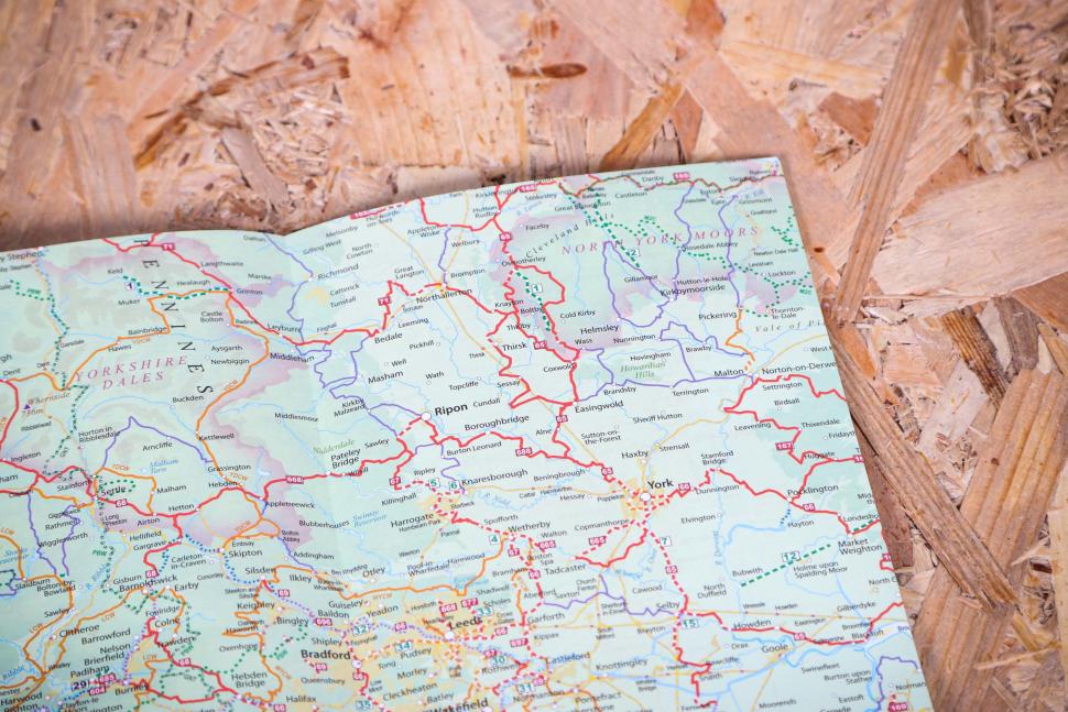2023 The Ultimate UK Cycle Route Planner 4th Edition - map detail 2.jpg