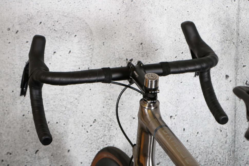 2023 Van Nicholas Zephyr - bars 3.jpg