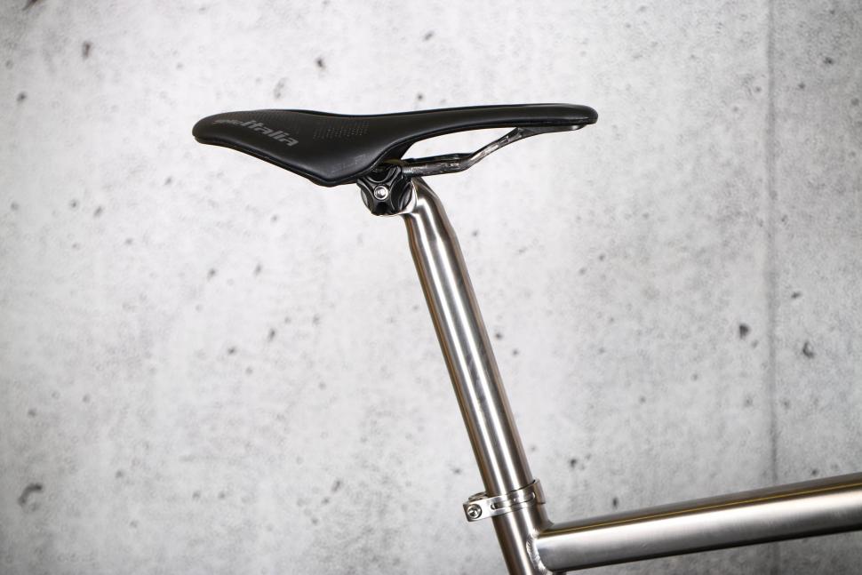 2023 Van Nicholas Zephyr - saddle and post.jpg