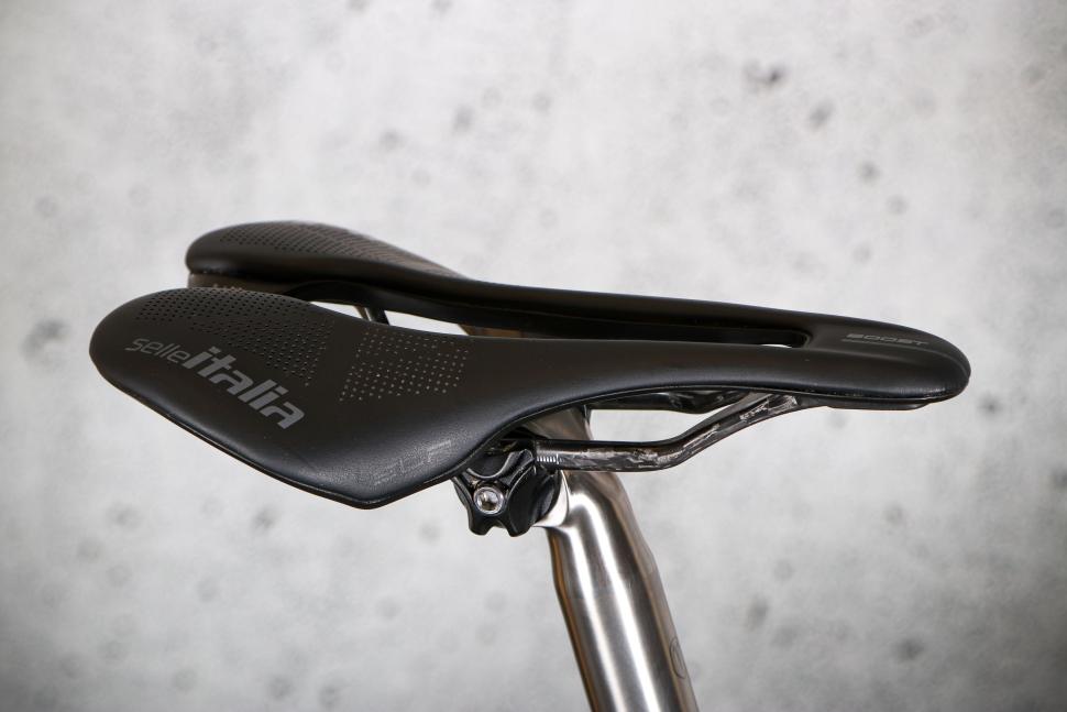 2023 Van Nicholas Zephyr - saddle.jpg