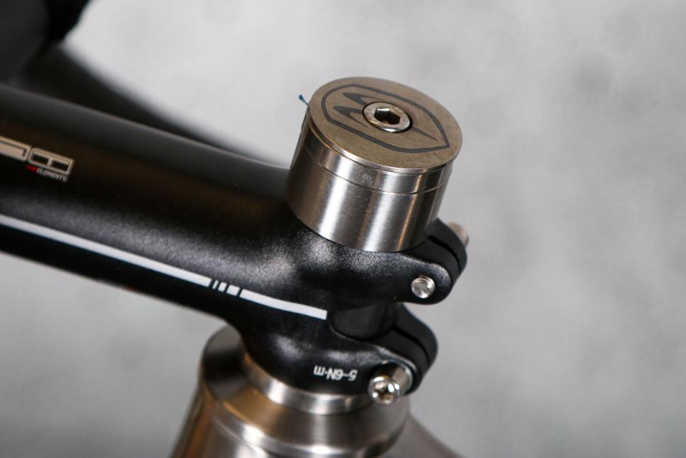 2023 Van Nicholas Zephyr - top cap and spacers.jpg