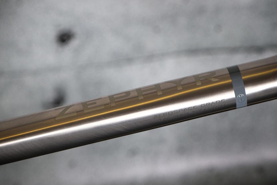 2023 Van Nicholas Zephyr - top tube detail.jpg