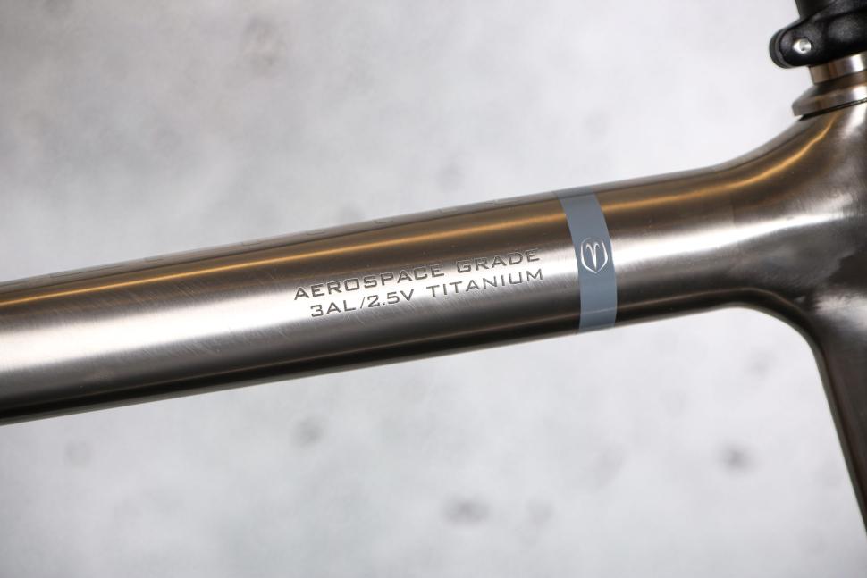 2023 Van Nicholas Zephyr - top tube.jpg