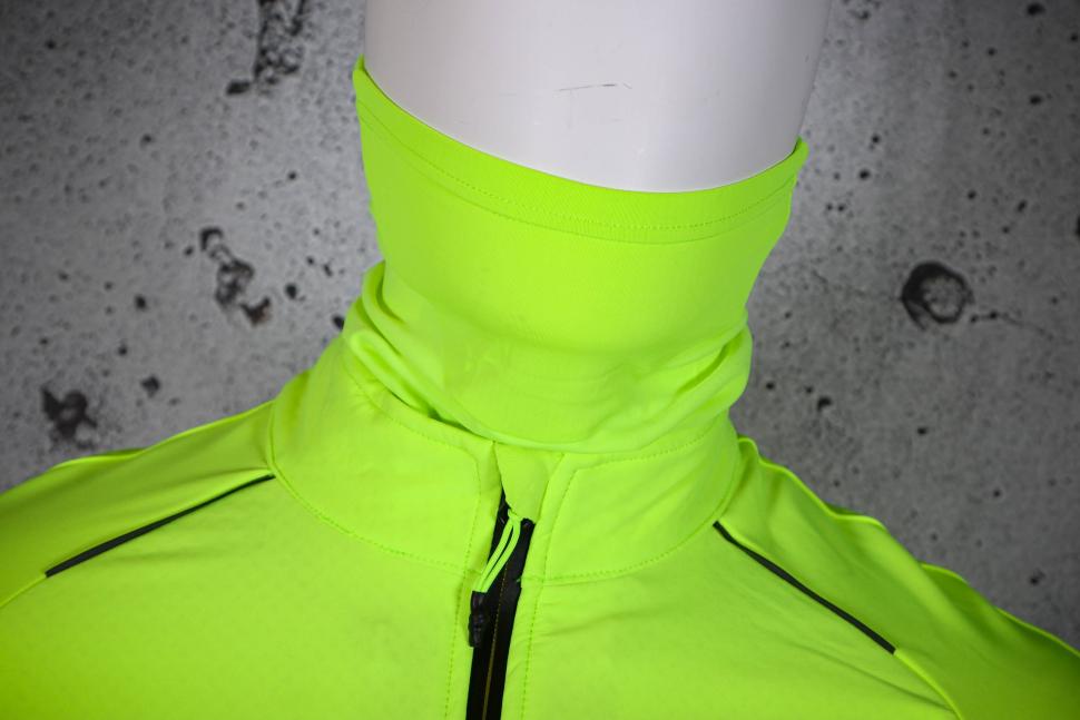 2023 Van Rysel Men's Long-Sleeved Road Cycling Winter Jacket Racer Extreme - collar and snood.jpg