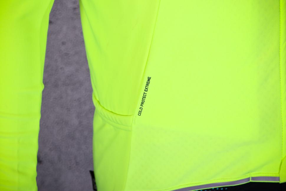 2023 Van Rysel Men's Long-Sleeved Road Cycling Winter Jacket Racer Extreme - detail.jpg