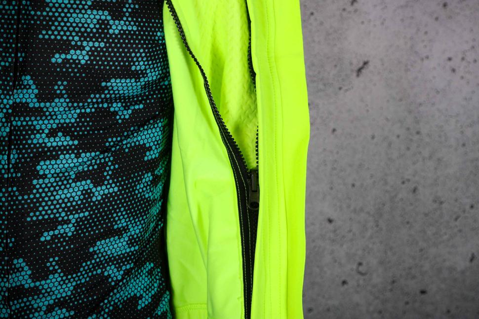 2023 Van Rysel Men's Long-Sleeved Road Cycling Winter Jacket Racer Extreme - inside zip.jpg