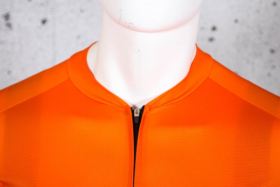 2023 Vanelli Proline Jersey - collar.jpg