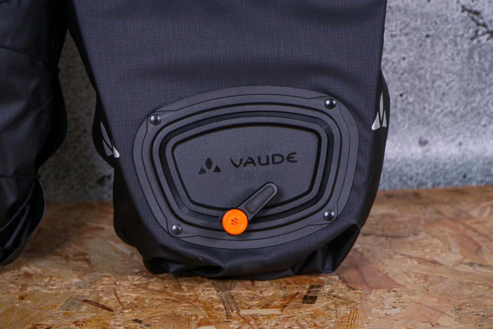 2023 Vaude Aqua Back Light panniers - rack mounts 2.jpg