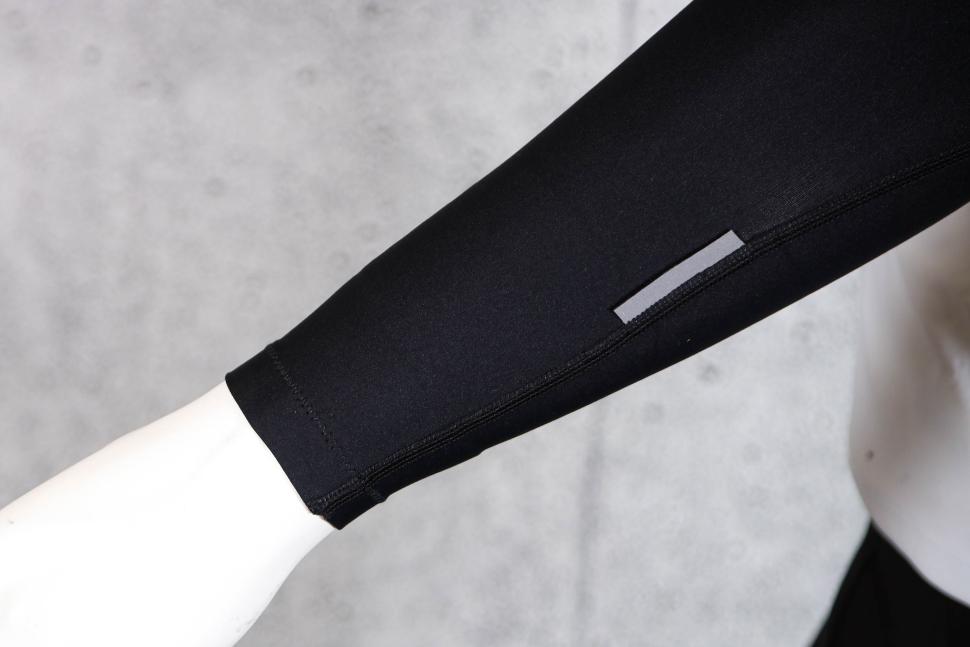 2023 Velocio Arm Warmer - cuff.jpg
