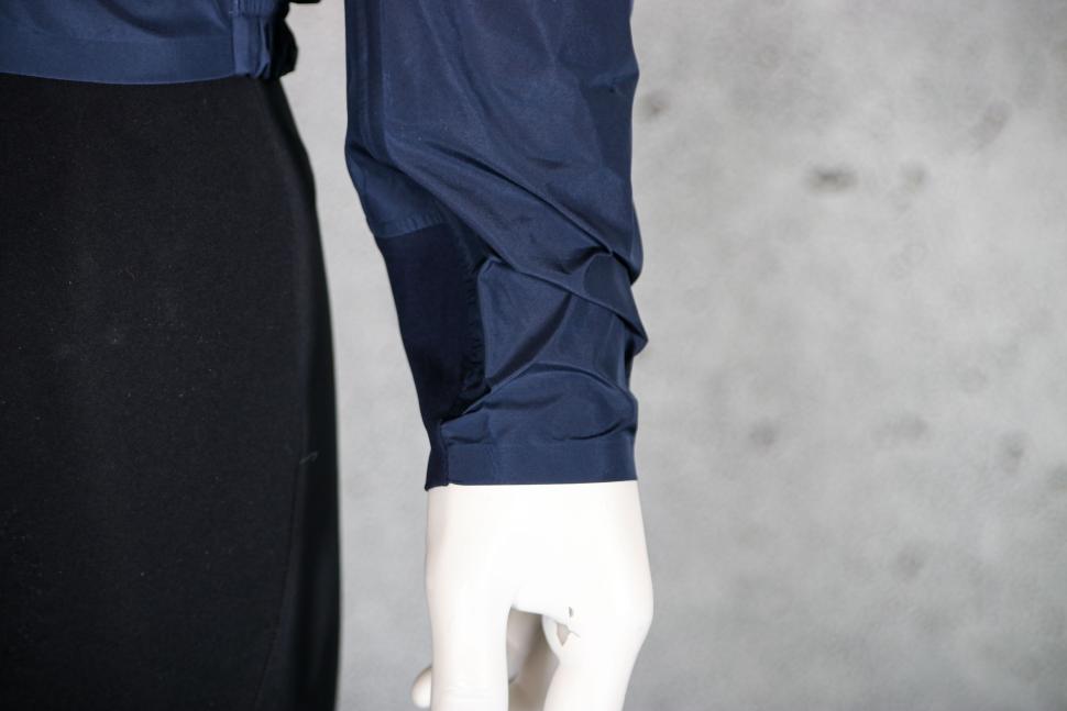 2023 Velocio Mens Ultralight Rain jacket - cuff.jpg