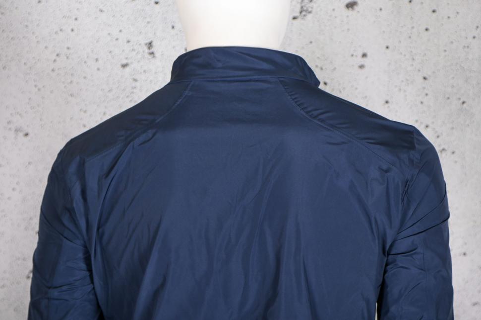 2023 Velocio Mens Ultralight Rain jacket - shoulders.jpg