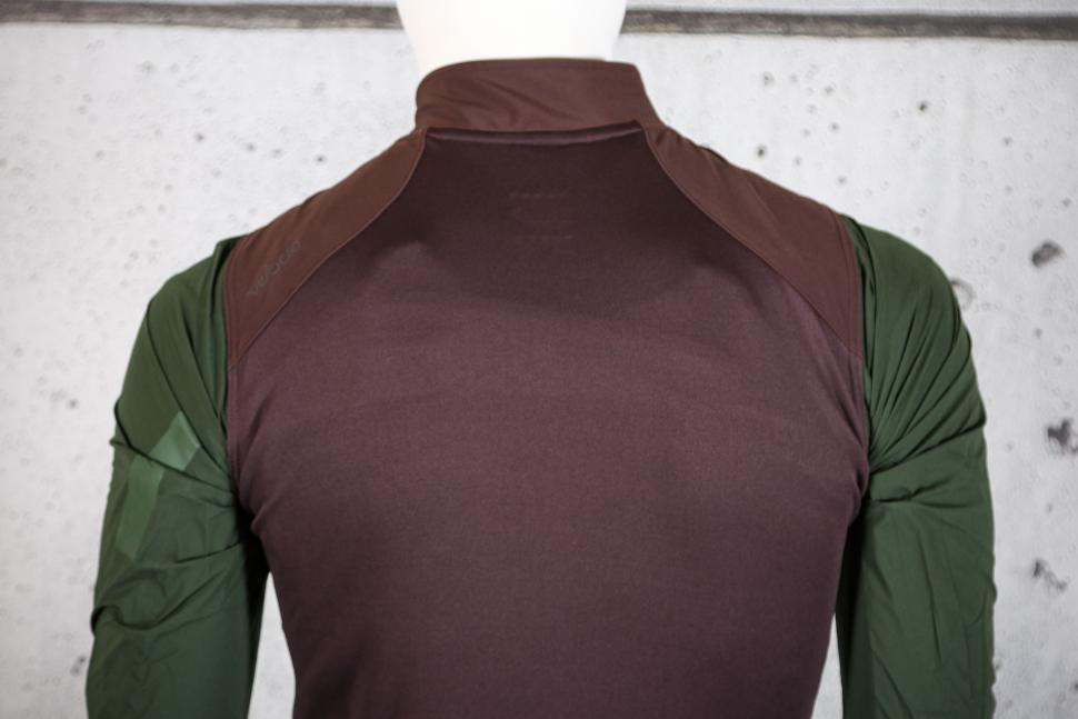 2023 Velocio Signature Softshell Vest - shoulders.jpg
