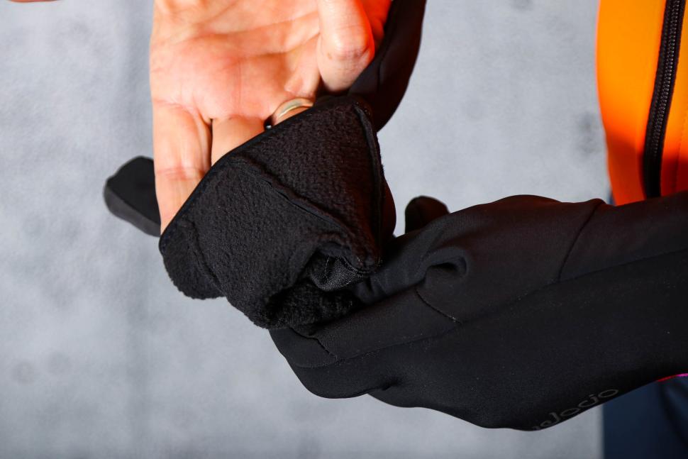 2023 Velocio ZERO+ Glove - inside.jpg
