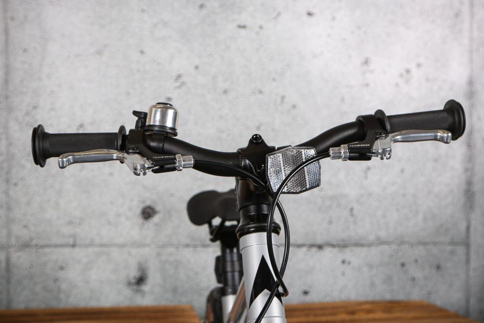 2023 Vitus 14 Kids Bike - bars 1.jpg
