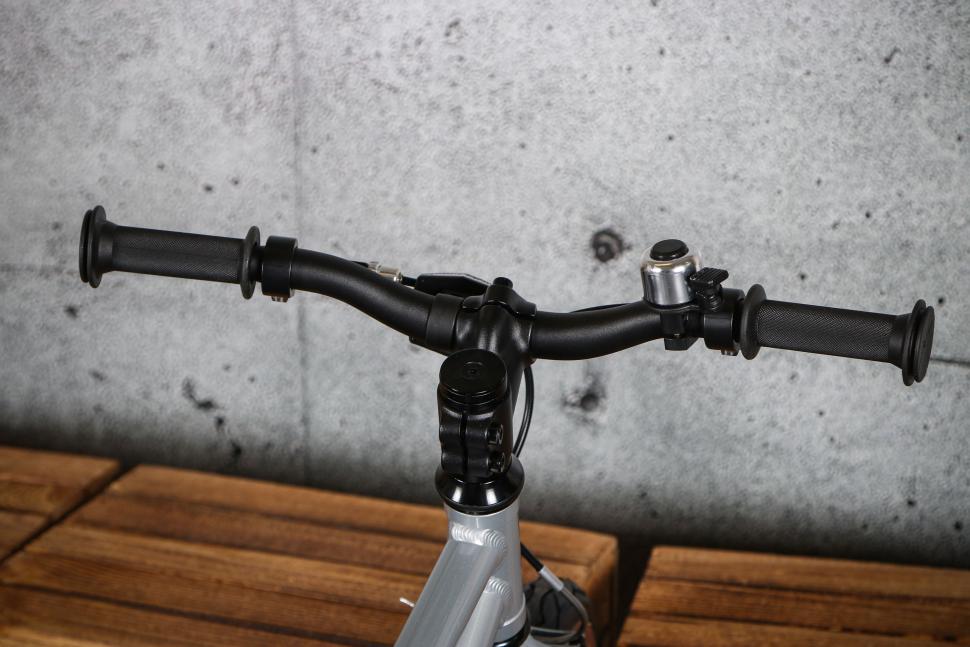 2023 Vitus 14 Kids Bike - bars 2.jpg