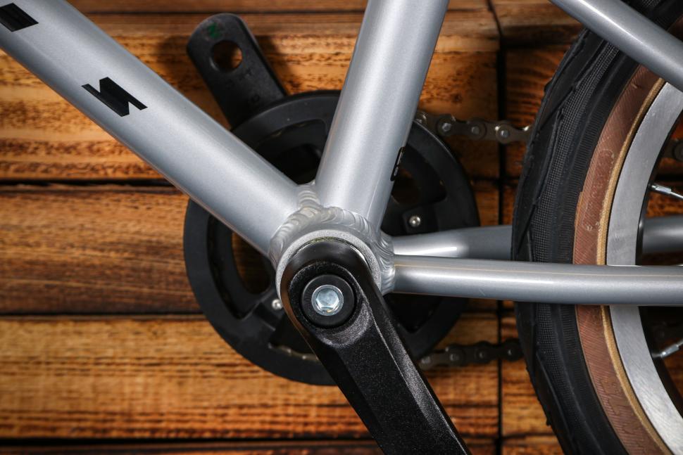 2023 Vitus 14 Kids Bike - bottom bracket.jpg