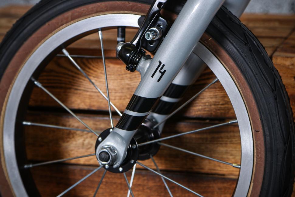 2023 Vitus 14 Kids Bike - fork detail.jpg