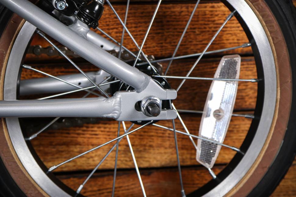 2023 Vitus 14 Kids Bike - horizontal dropout.jpg