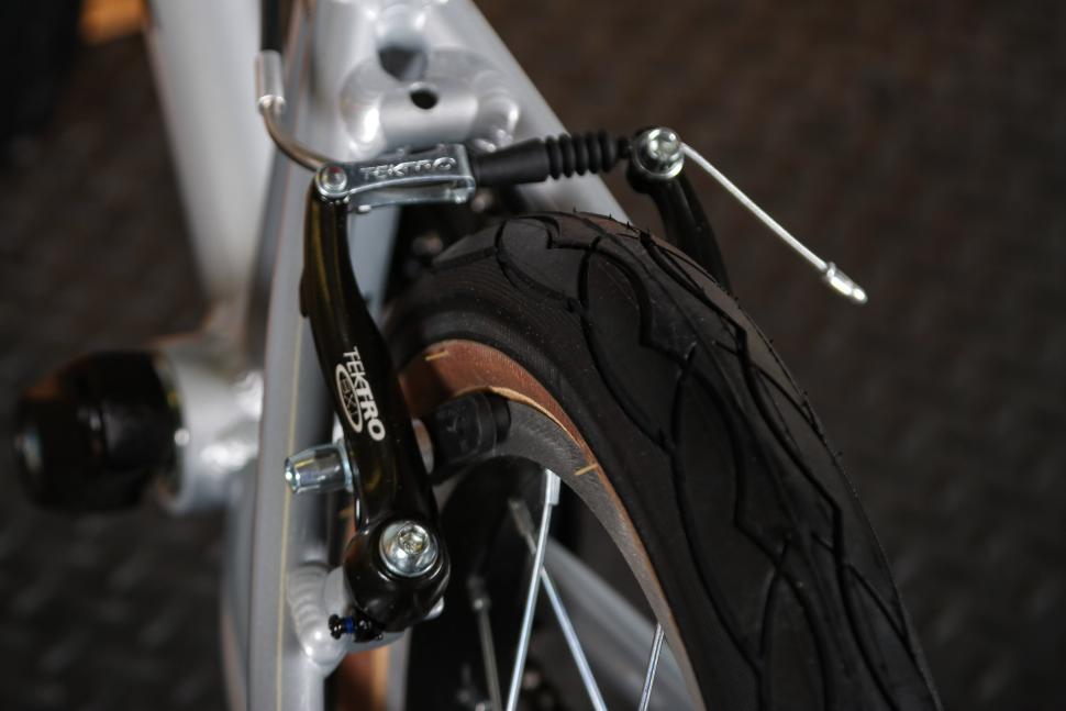 2023 Vitus 14 Kids Bike - rear brake.jpg
