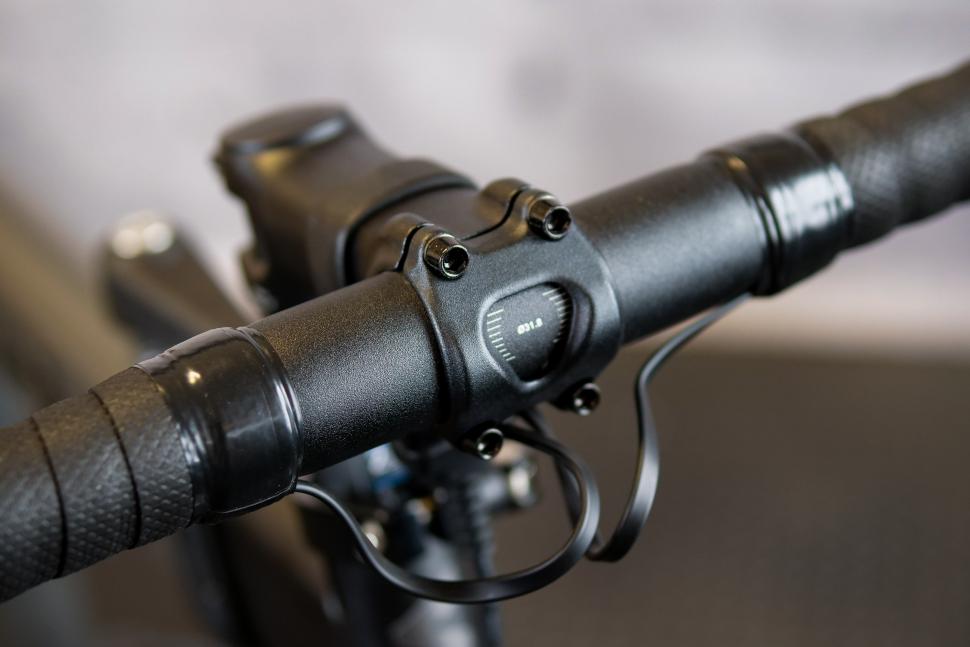 2023 Wahoo Kickr Bike Shift - bars detail.jpg