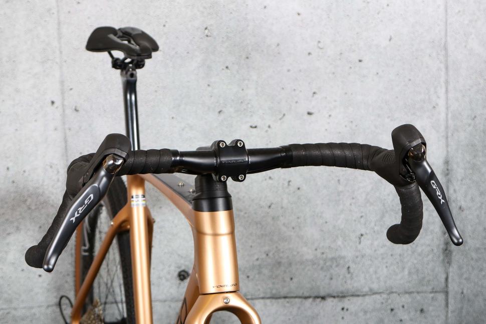 2023 Yoeleo G21 DB PRO Gravel Bike - bars 1.jpg