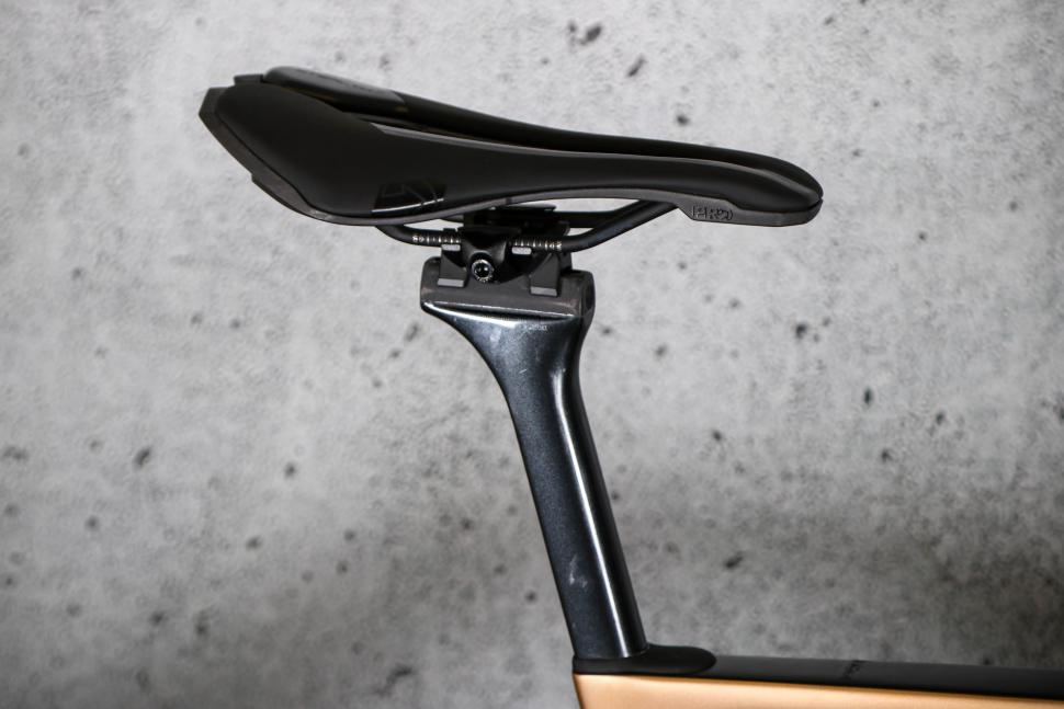 2023 Yoeleo G21 DB PRO Gravel Bike - saddle and post.jpg