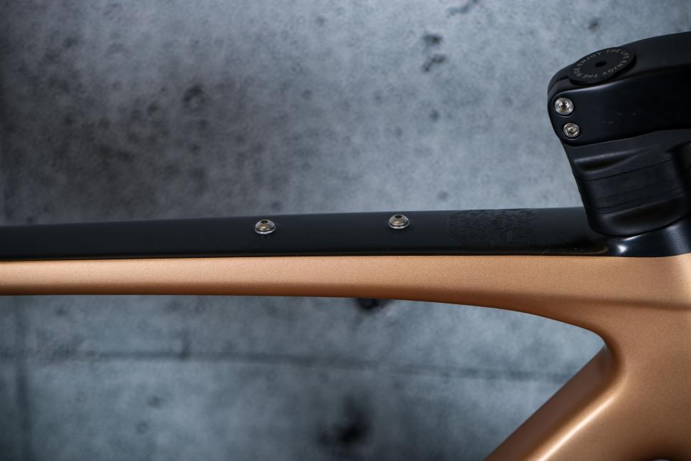 2023 Yoeleo G21 DB PRO Gravel Bike - top tube bosses.jpg