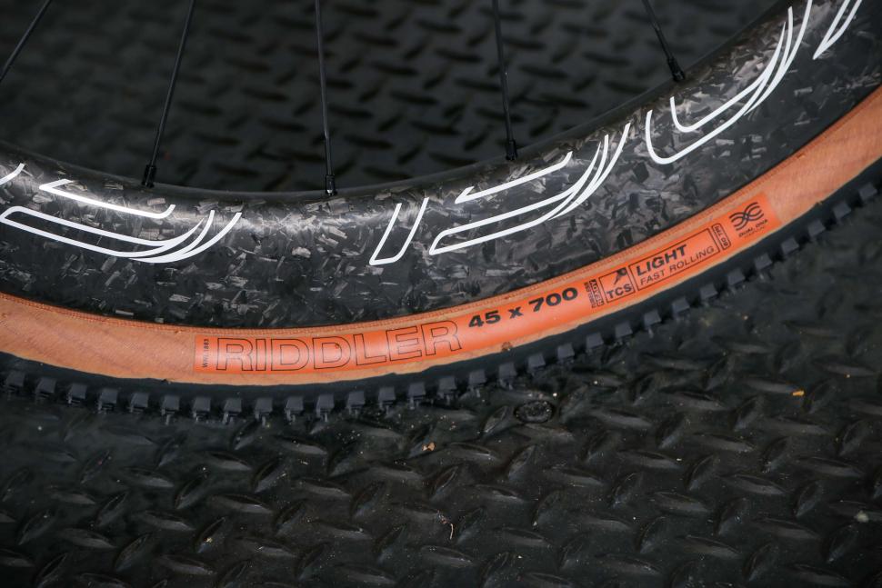 2023 Yoeleo G21 DB PRO Gravel Bike - tyre and rim 2.jpg