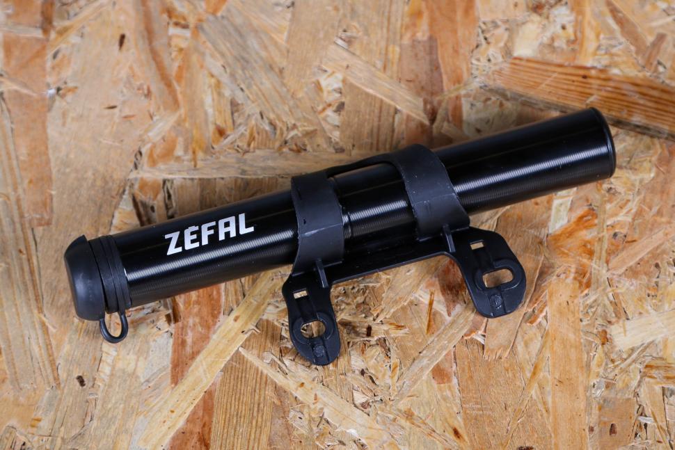 2023 Zefal Gravel Mini pump - with frame clamp.jpg