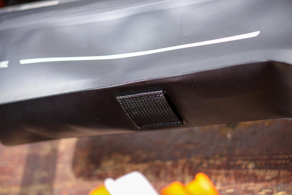 2023 Zefal Z Adventure C4 - strap detail.jpg