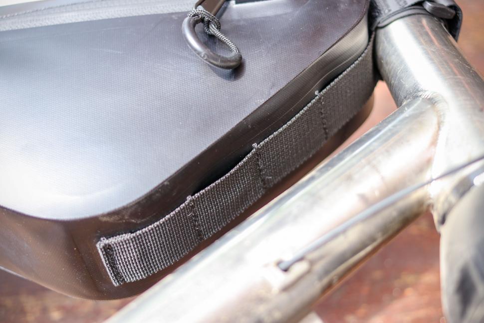 2023 Zefal Z Adventure C4 - webbing detail.jpg